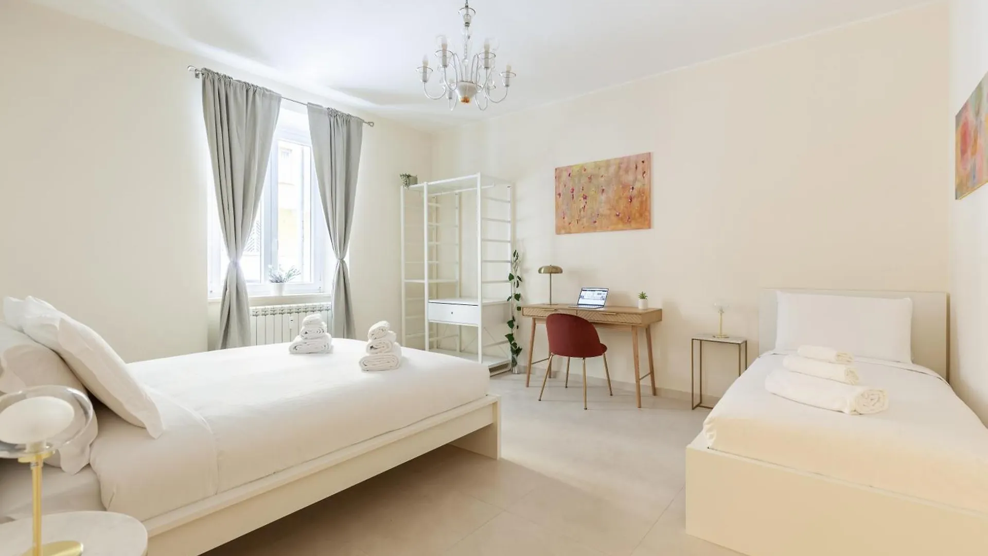 Hostly-The Happya Charme Suite Rome Apartment
