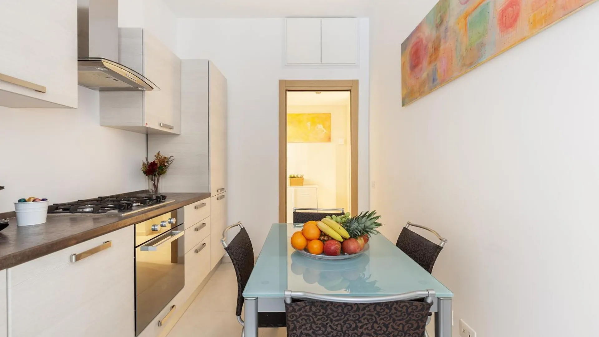 Hostly-The Happya Charme Suite Rome Italy