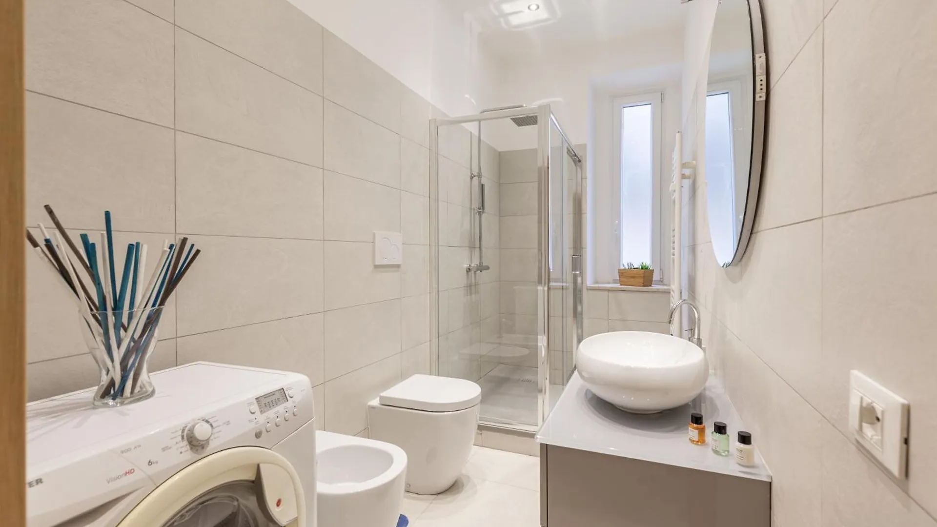 Hostly-The Happya Charme Suite Rome Apartment